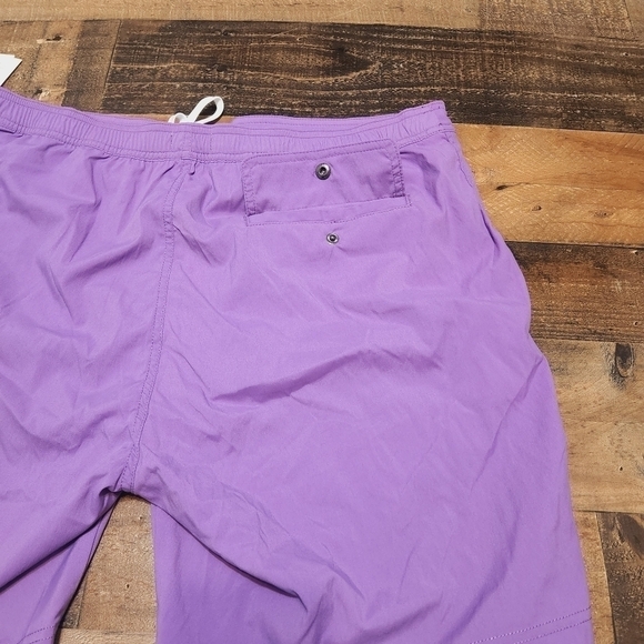 New ONIA Calder 7.5" E Solid 678 Amethyst Swim Trunks - Picture 5 of 10